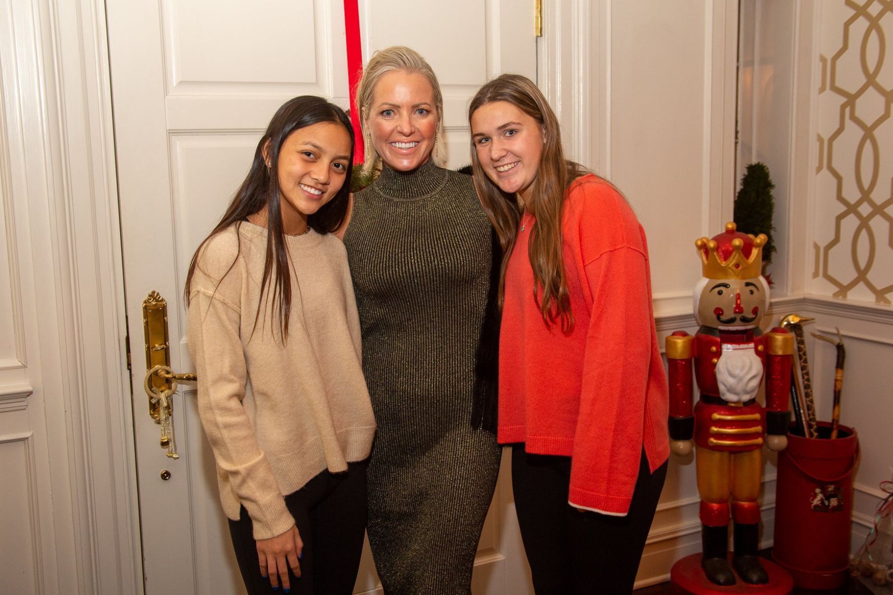 Isabella Espana,Mandi O’Leary, Lily Novak